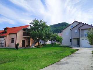 Апартаменты Apartments Gruda Цетине Апартаменты с видом на сад-34